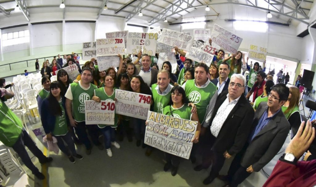 Educación: pasaron a planta a 487 monotributistas