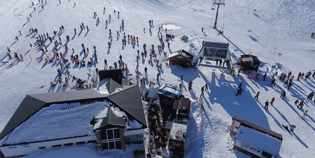 Cerro Perito Moreno inicia agosto con buena nieve y múltiples eventos deportivos