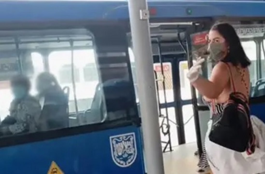 Escándalo: grabaron un video porno en un colectivo y las imágenes se  viralizaron - ADNSUR - Se filmó en un transporte público de Cali en el  medio de las restricciones por el