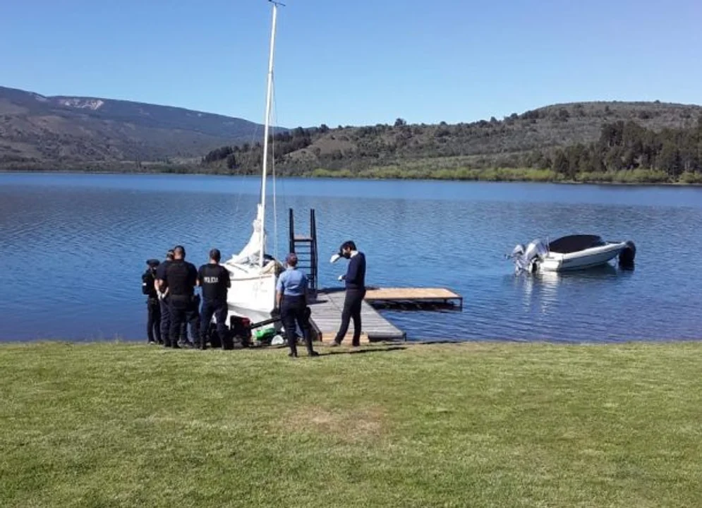 La pareja de Chubut hallada en un velero murió por asfixia: “los cuerpos están intactos, no tienen golpes”