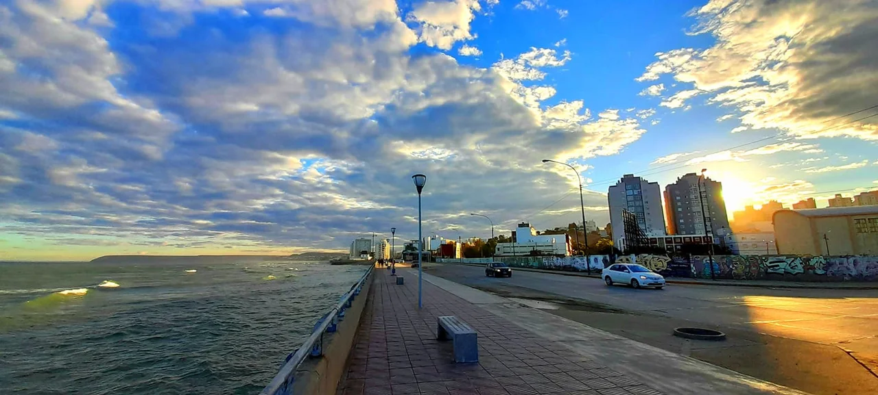 Jueves nublado, con temperatura agradable y sin viento en Comodoro