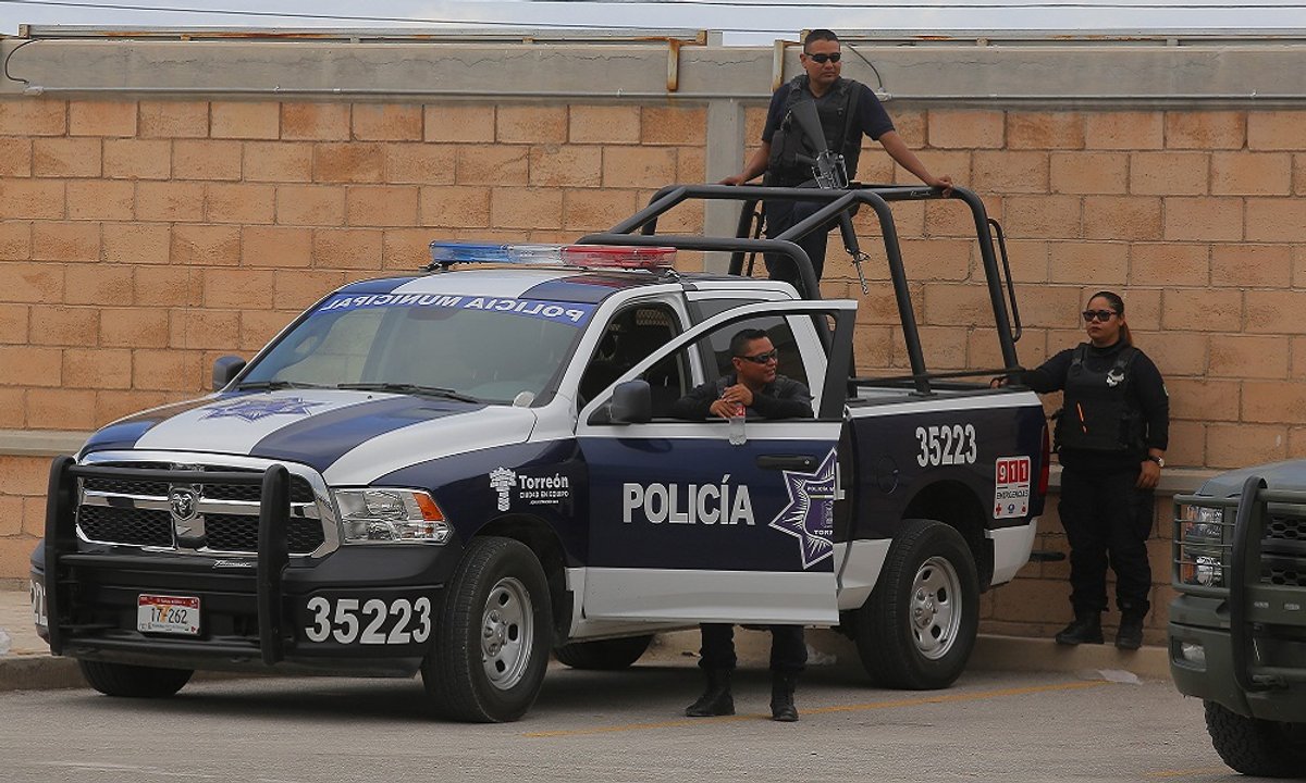 Encontró a dos policías teniendo sexo en un patrullero, los filmó y ahora  podría ir preso - ADNSUR - El video que registra las imágenes se hizo  viral. Los policías fueron destituidos.