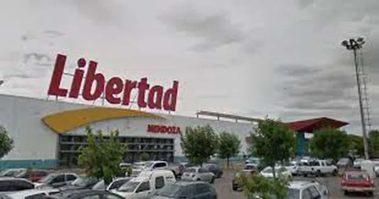 Fue a comprar y dejó a su hijo de 2 años encerrado en el auto durante dos horas