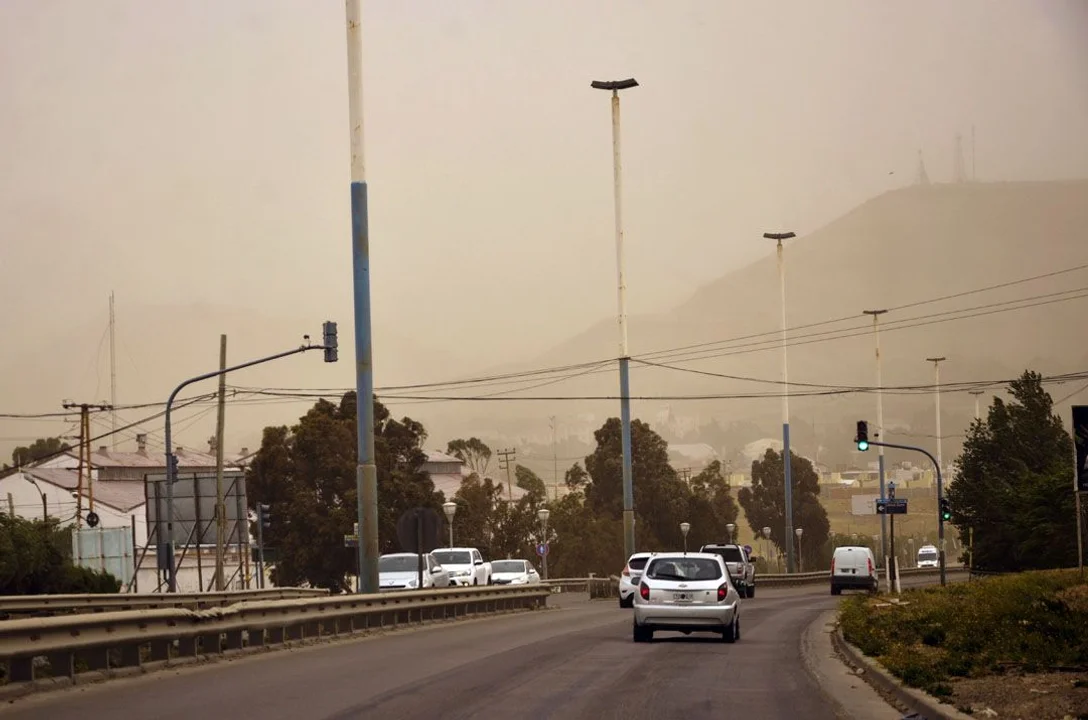 ⚠ Miércoles bajo alerta en Comodoro: se esperan fuertes vientos y 25°C de máxima.