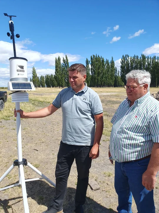 Instalaron estaciones meteorológicas en Sarmiento para prevenir heladas de cerezas