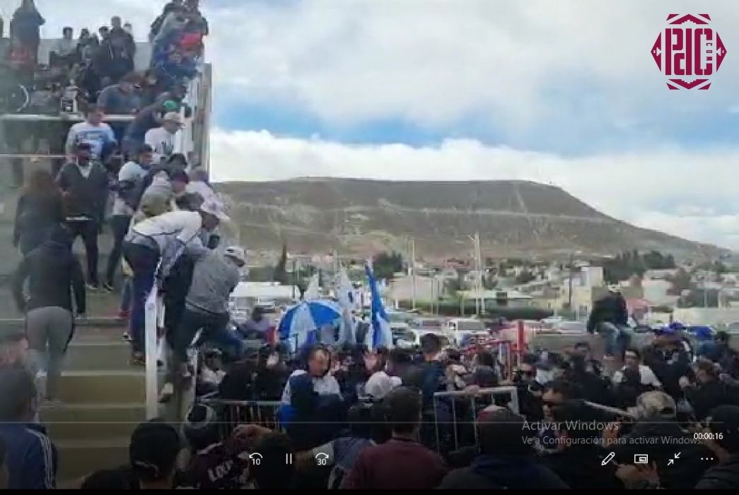 "Hay nenes": incidentes entre policías e hinchas de Newbery previo al inicio del partido