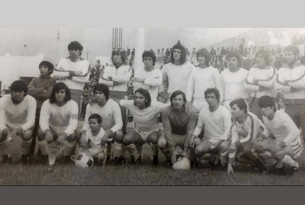 Uno de los equipos que salía de memoria era: Juan Maricoy, Juan “Papa” Alvarez, René “Bichi” Bellido, Oscar Laffitte, Juan Carlos “Bocha” Rodríguez, Fermín López, Jorge Canoni y Jacobo Pichintínez.
