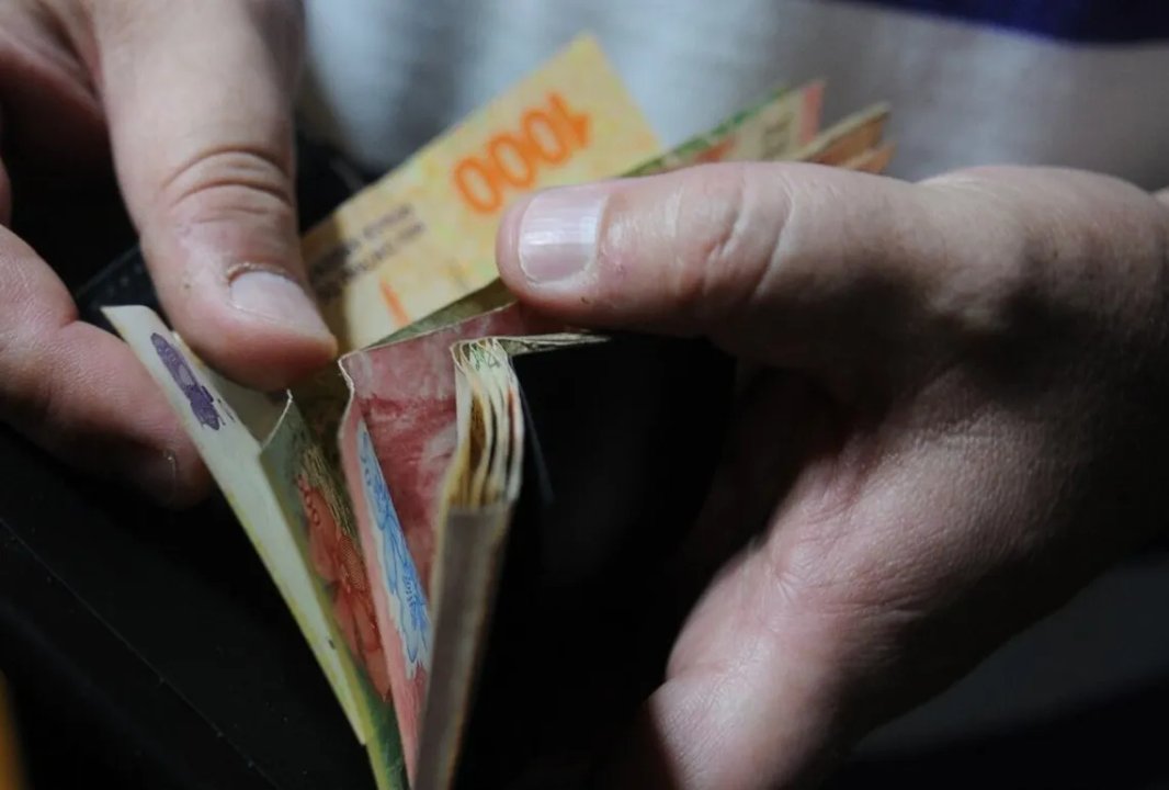 El 44% de los jóvenes en Argentina sigue viviendo con sus padres por motivos económicos