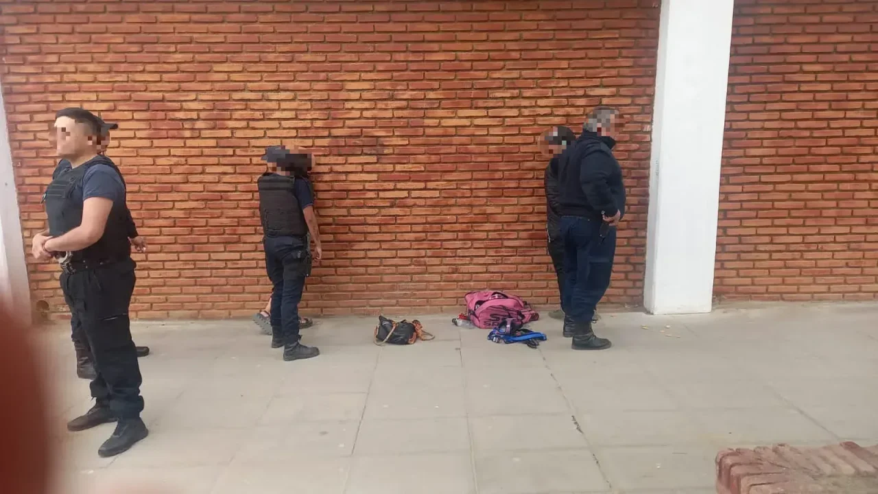 Robaron en una veterinaria, pero la rápida intervención del dueño logro que la policía los atrape