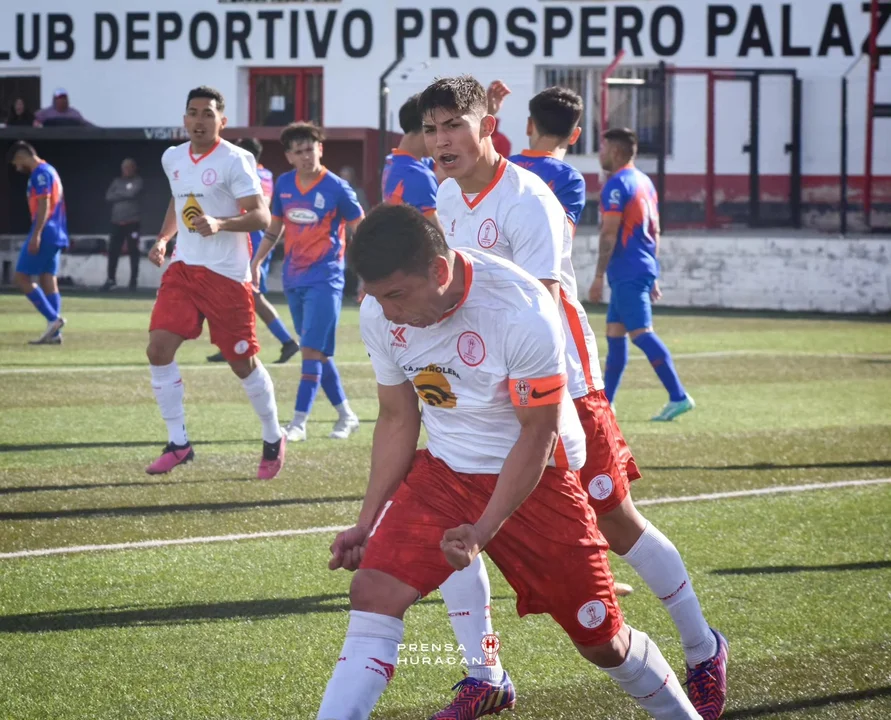 El desahogo de Abregú: cinta de capitán, gol y triunfo para Huracán | Foto: Prensa  Huracán