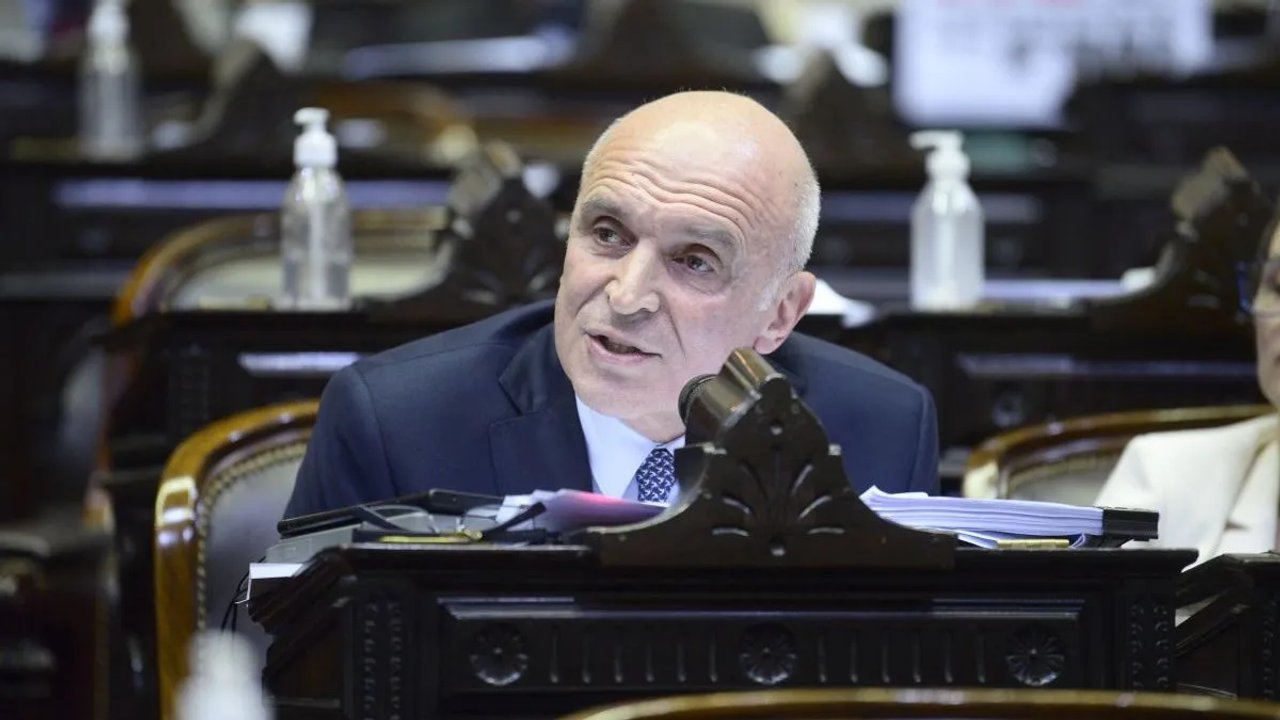 Espert rechaza acusaciones de lavado de dinero en un extenso descargo