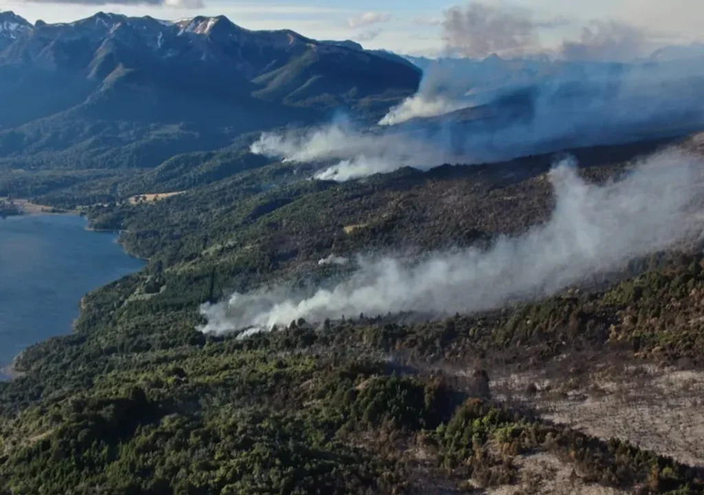 Desesperado pedido en medio de los incendios: "No vengan más a la Patagonia solo para sacarse una fotito"