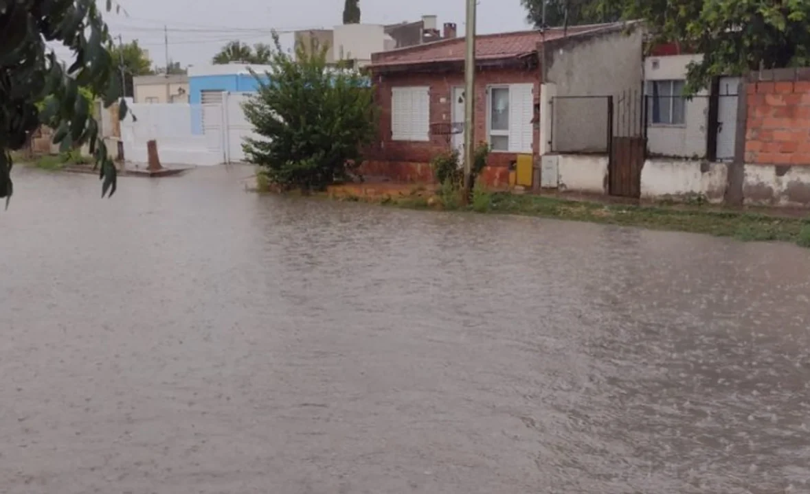Temporal de lluvia en Chubut: recomiendan transitar con precaución en las rutas del valle 