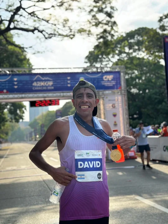 ¡Orgullo chubutense! David Rodríguez ganó los 42K del Maratón CAF en Caracas