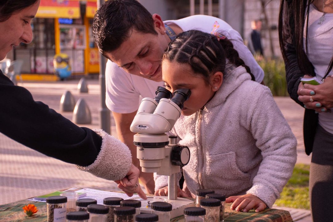 noticiaspuertosantacruz.com.ar - Imagen extraida de: https://adnsur.com.ar/sociedad/comodoro--se-realiza--elijo-crecer---el-primer-festival-en-defensa-de-la-ciencia-y-la-tecnologia_a66113f46683eedbe3051bc25