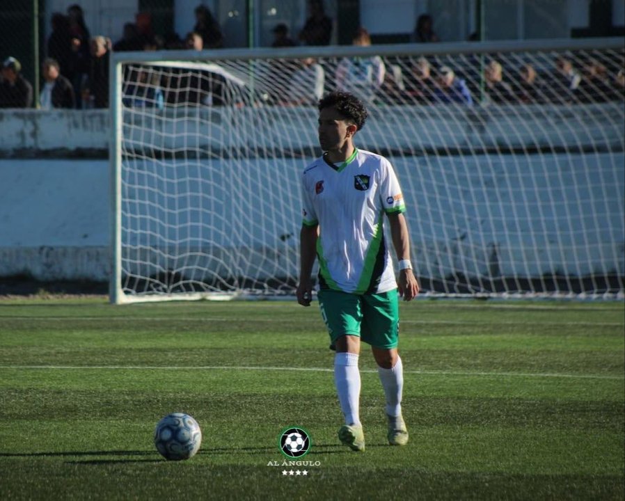 noticiaspuertosantacruz.com.ar - Imagen extraida de: https://adnsur.com.ar/deportes/leandro-velazquez--su-gran-momento-en-laprida-y-su-paso-por-los-grandes-de-comodoro_a6615696f6dd42ecd3078ef01