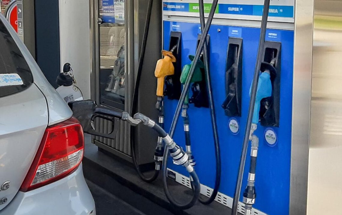 noticiaspuertosantacruz.com.ar - Imagen extraida de: https://adnsur.com.ar/sociedad/golpe-al-bolsillo--mayo-podria-iniciar-con-un-importante-aumento-en-nafta-y-gasoil_a6626ec1d1bda35d2a47aff96