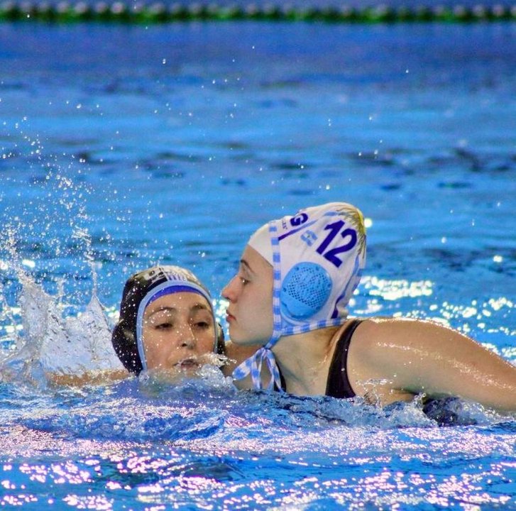 noticiaspuertosantacruz.com.ar - Imagen extraida de: https://adnsur.com.ar/deportes/la-comodorense-valentina-svoboda-debuto-con-argentina-en-el-sudamericano-de-waterpolo_a6627b952fa00f92f196bb90f