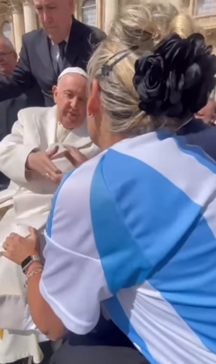 noticiaspuertosantacruz.com.ar - Imagen extraida de: https://adnsur.com.ar/sociedad/-una-enorme-emocion---juan-pablo-luque-visito-al-papa-francisco-en-el-vaticano_a662be2e8ee5d10a96d7399a8