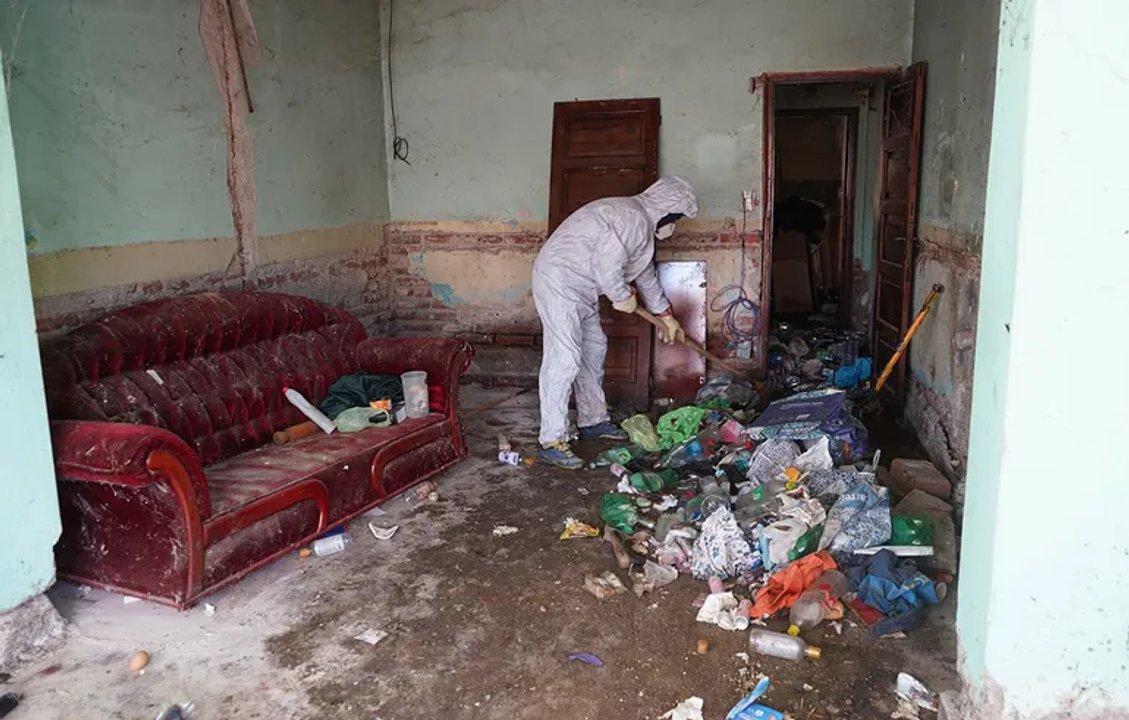 noticiaspuertosantacruz.com.ar - Imagen extraida de: https://adnsur.com.ar/sociedad/rescataron-a-mujer-de-70-anos-viviendo-entre-mas-de-un-metro-de-basura-_a663e7f0c354d11a2743ce32d