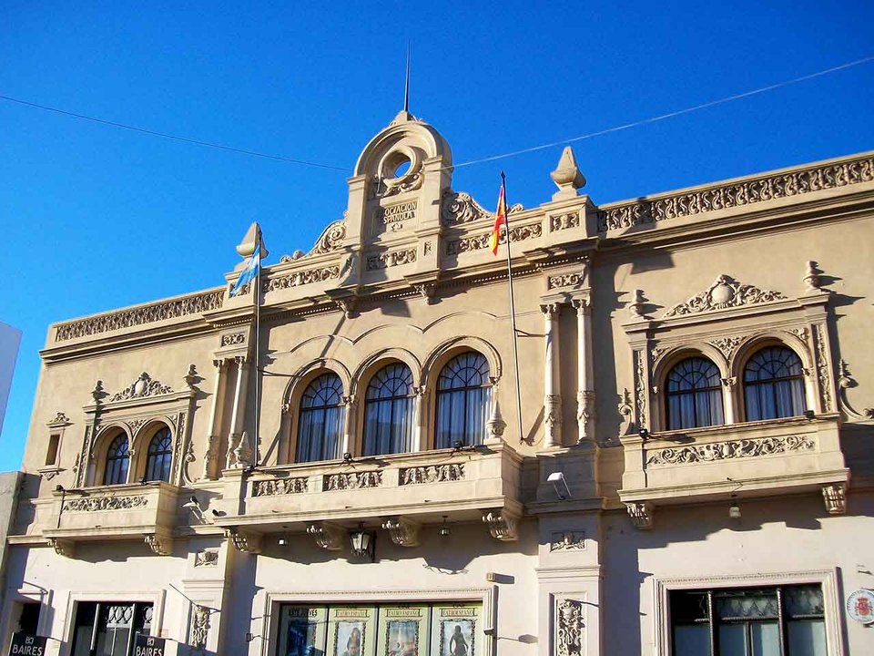 noticiaspuertosantacruz.com.ar - Imagen extraida de: https://adnsur.com.ar/cultura---espectaculos/-a-la-luz-de-las-velas---una-experiencia-inmersiva-para-celebrar-los-90-anos-del-teatro-espanol_a664f7dcbd4f83260f524f8e8