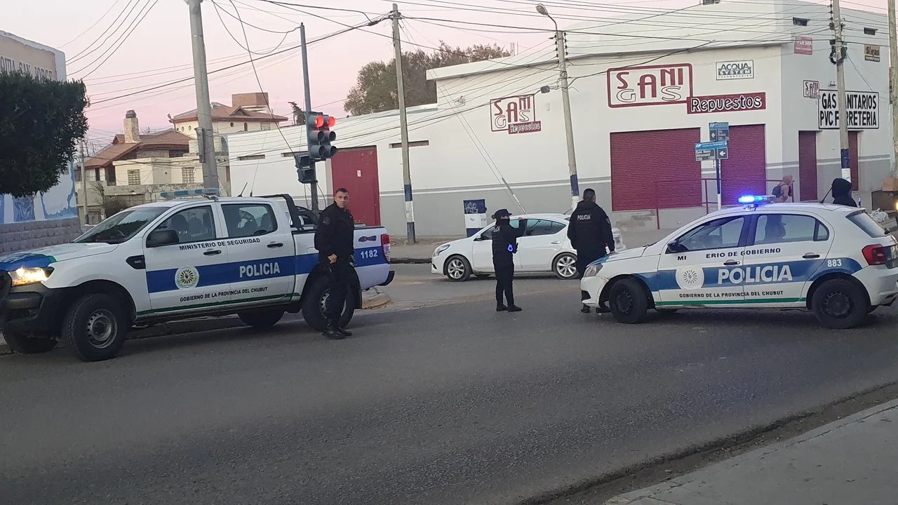 noticiaspuertosantacruz.com.ar - Imagen extraida de: https://adnsur.com.ar/policiales---judiciales/el-doloroso-recuerdo-de-la-mama-de-gonzalo-guenchur-tras-la-muerte-de-otro-adolescente-en-comodoro_a67a4d08e45be9ff1b438ac6e