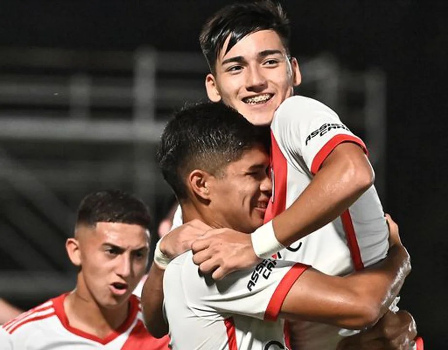 noticiaspuertosantacruz.com.ar - Imagen extraida de: https://adnsur.com.ar/deportes/river-quiere-ser-el-mejor-de-la-copa-libertadores-y-demichelis-convoco-al-comodorense-ian-subiabre_a6657b70c025fe024c80040c9