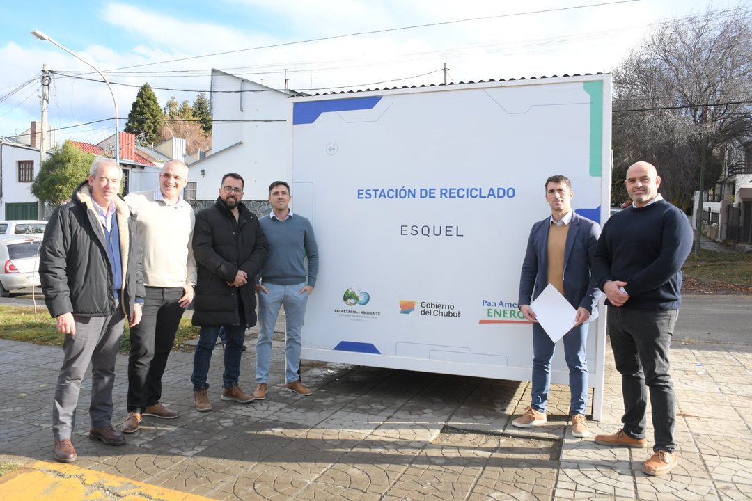 noticiaspuertosantacruz.com.ar - Imagen extraida de: https://adnsur.com.ar/empresarias/pae-entrego-una-estacion-de-reciclado-para-una-ciudad-cordillerana-de-chubut_a6660b1d90870e21ea1629100