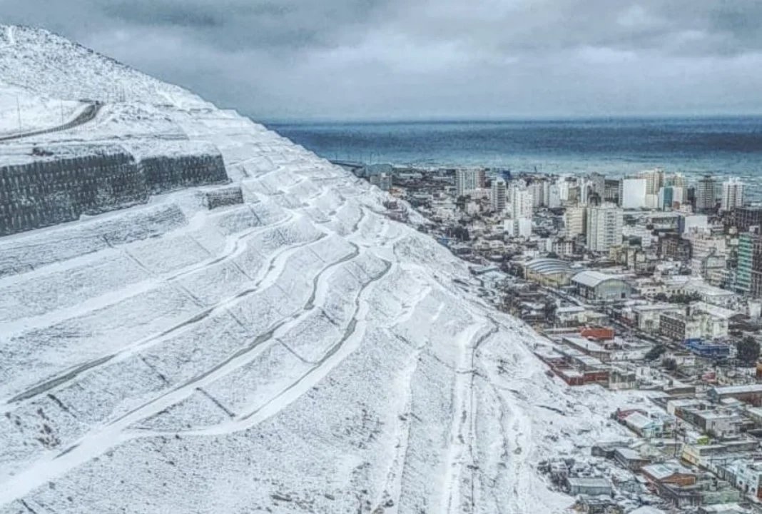 noticiaspuertosantacruz.com.ar - Imagen extraida de: https://adnsur.com.ar/sociedad/domingo-con-probabilidad-de-lluvias-y-nevadas-en-comodoro-y-rada-tilly_a667778992f5f8adceed3587d