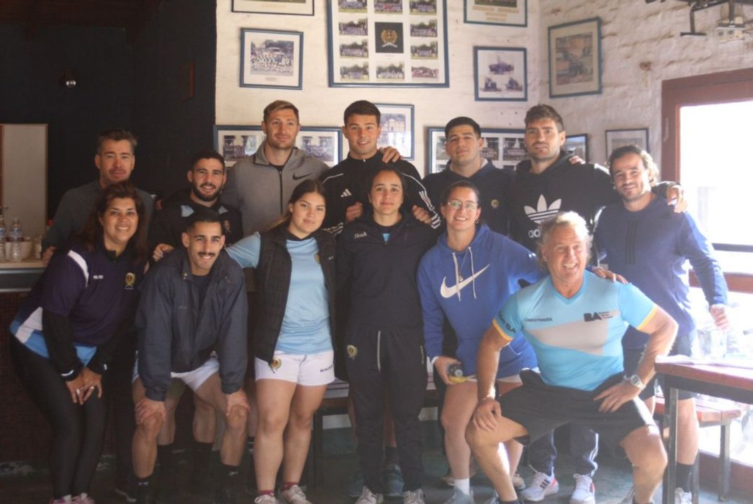 noticiaspuertosantacruz.com.ar - Imagen extraida de: https://adnsur.com.ar/deportes/una-joven-promesa-del-rugby-comodorense-junto-a-los-pumas-7-s-en-un-sonado-encuentro_a667f0c4580f1e8e60b146dce