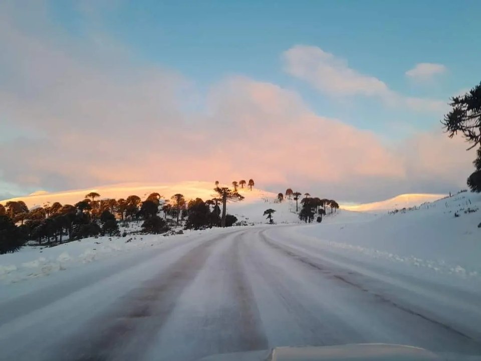 noticiaspuertosantacruz.com.ar - Imagen extraida de: https://adnsur.com.ar/sociedad/se-esperan-hasta-40-cm-de-nieve-acumulada-para-este-domingo-en-neuquen_a66804ae516809bce40b5e303