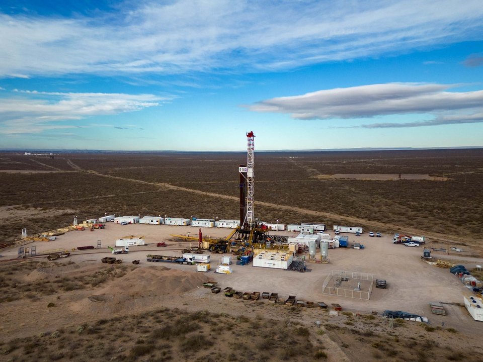 noticiaspuertosantacruz.com.ar - Imagen extraida de: https://adnsur.com.ar/petroleo/areas-hidrocarburiferas--neuquen-podra-ofrecer-a-empresas-que-ofrezcan-mas-regalias_a668694d5a929c5cf2012a38a