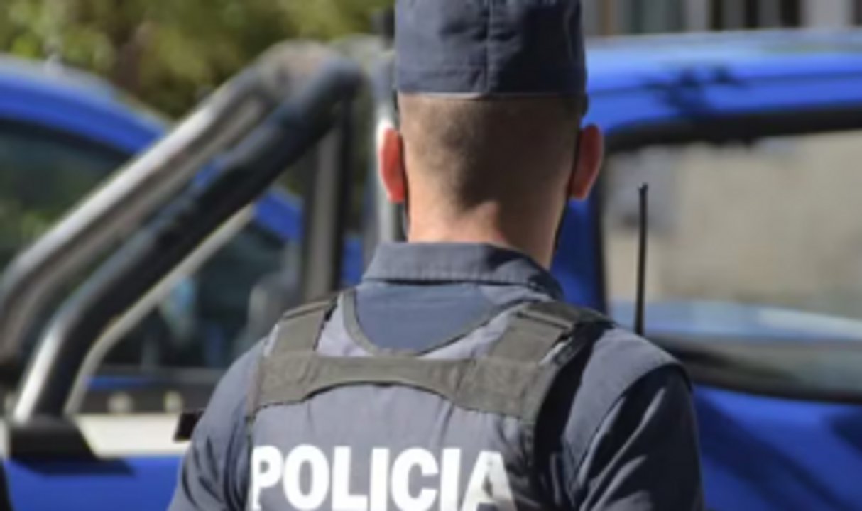 noticiaspuertosantacruz.com.ar - Imagen extraida de: https://adnsur.com.ar/policiales---judiciales/casi-no-la-cuenta--intento-robar--escapo-y-termino-embestido-por-un-colectivo_a66887353dbb94e54c73a0534