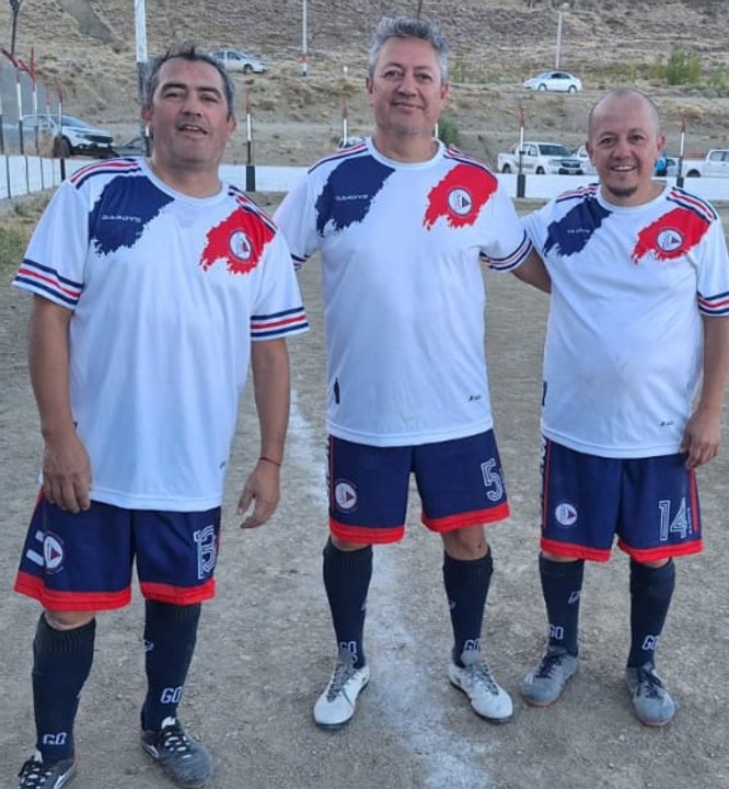 Javier, Oscar y Leo en veteranos del equipo Patricio en nombre de Pablo.