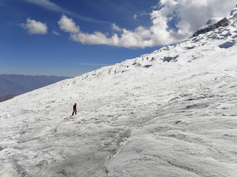 noticiaspuertosantacruz.com.ar - Imagen extraida de: https://adnsur.com.ar/sociedad/descubrieron-el-cuerpo-momificado-de-un-escalador-desaparecido-en-peru-hace-22-anos_a668d9fae27849b159d4ff10a