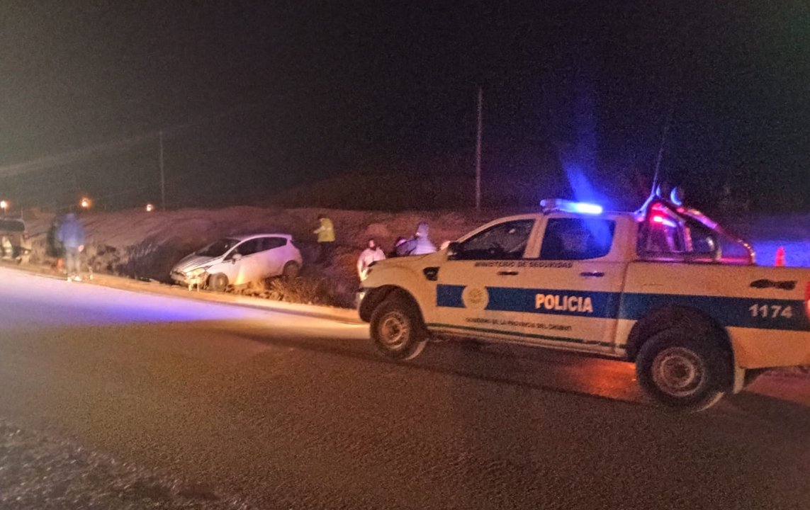 noticiaspuertosantacruz.com.ar - Imagen extraida de: https://adnsur.com.ar/policiales---judiciales/accidente-de-transito-en-comodoro--una-conductora-volco-al-intentar-esquivar-perros_a668dce0c27849b159d534e4e