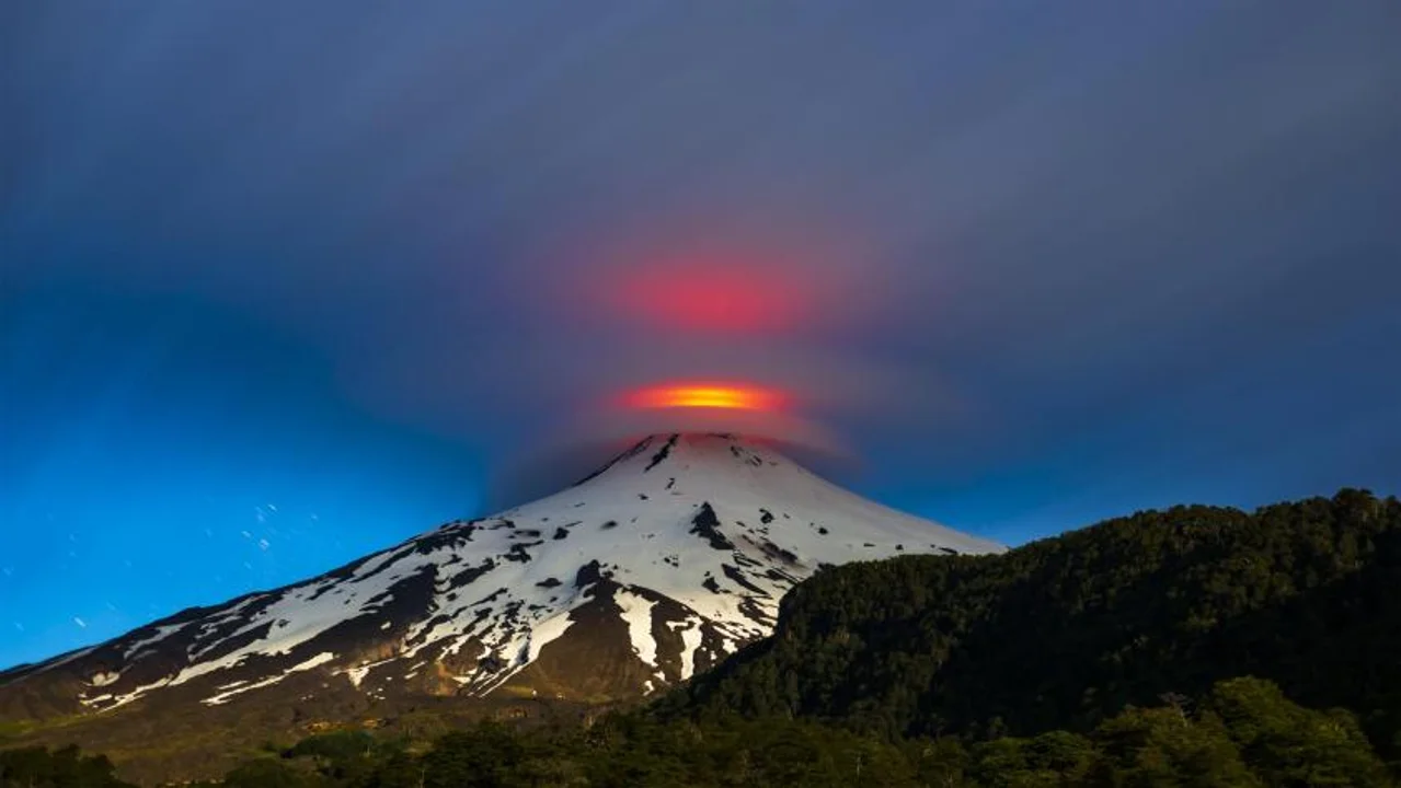 Explosión del volcán Villarrica: aumentaron el perímetro de seguridad y sigue el alerta amarillo