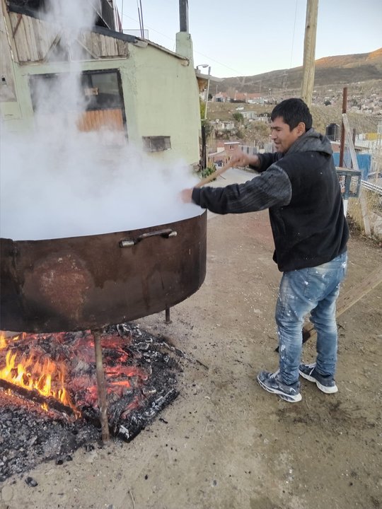 noticiaspuertosantacruz.com.ar - Imagen extraida de: https://adnsur.com.ar/sociedad/salieron-a-andar-en-kayak-y-los-sorprendieron-las-ballenas-en-comodoro_a66952bc180179f80842cc7a4