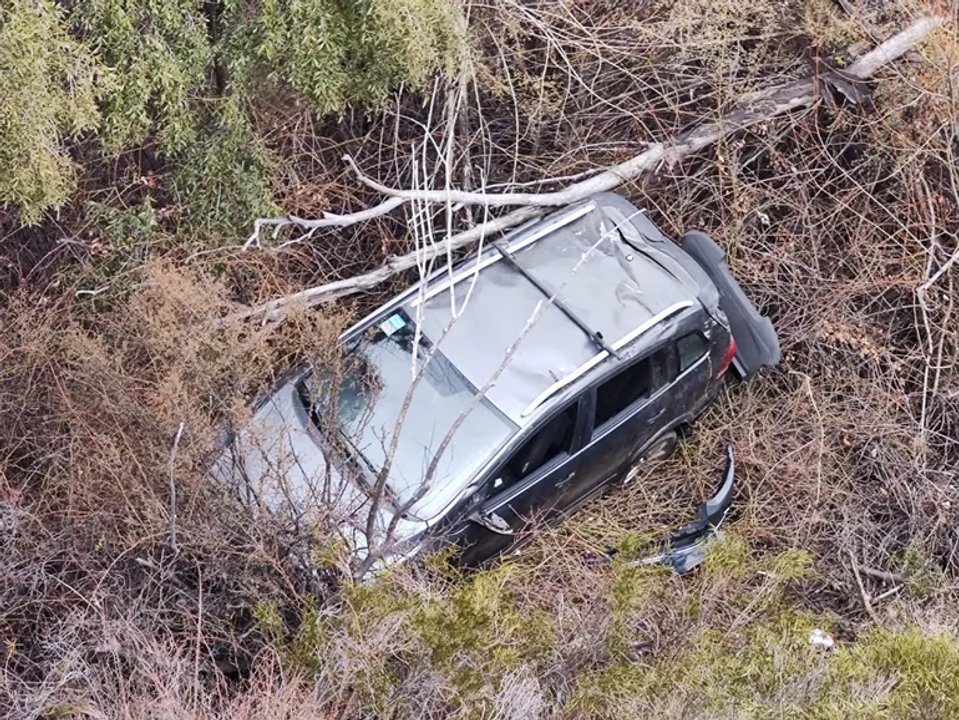 noticiaspuertosantacruz.com.ar - Imagen extraida de: https://adnsur.com.ar/policiales---judiciales/un-auto-volco-en-la-ruta-234--sus-ocupantes-se-salvaron-de-milagro_a6695722580179f808434baa6