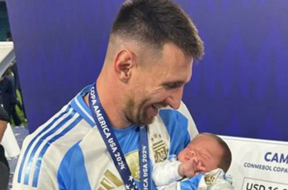 noticiaspuertosantacruz.com.ar - Imagen extraida de: https://adnsur.com.ar/deportes/quien-es-el-bebe-al-que-messi-le-hizo-upa-tras-de-salir-campeon-de-la-copa-america-con-argentina_a6695aa8080179f808439034d