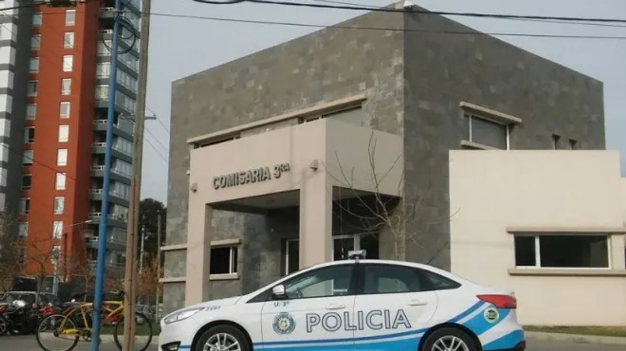 noticiaspuertosantacruz.com.ar - Imagen extraida de: https://adnsur.com.ar/policiales---judiciales/violento-robo--delincuentes-maltrataron-a-una-jubilada-y-se-llevaron-miles-de-pesos_a66a01be4cd1894bb4876b37c