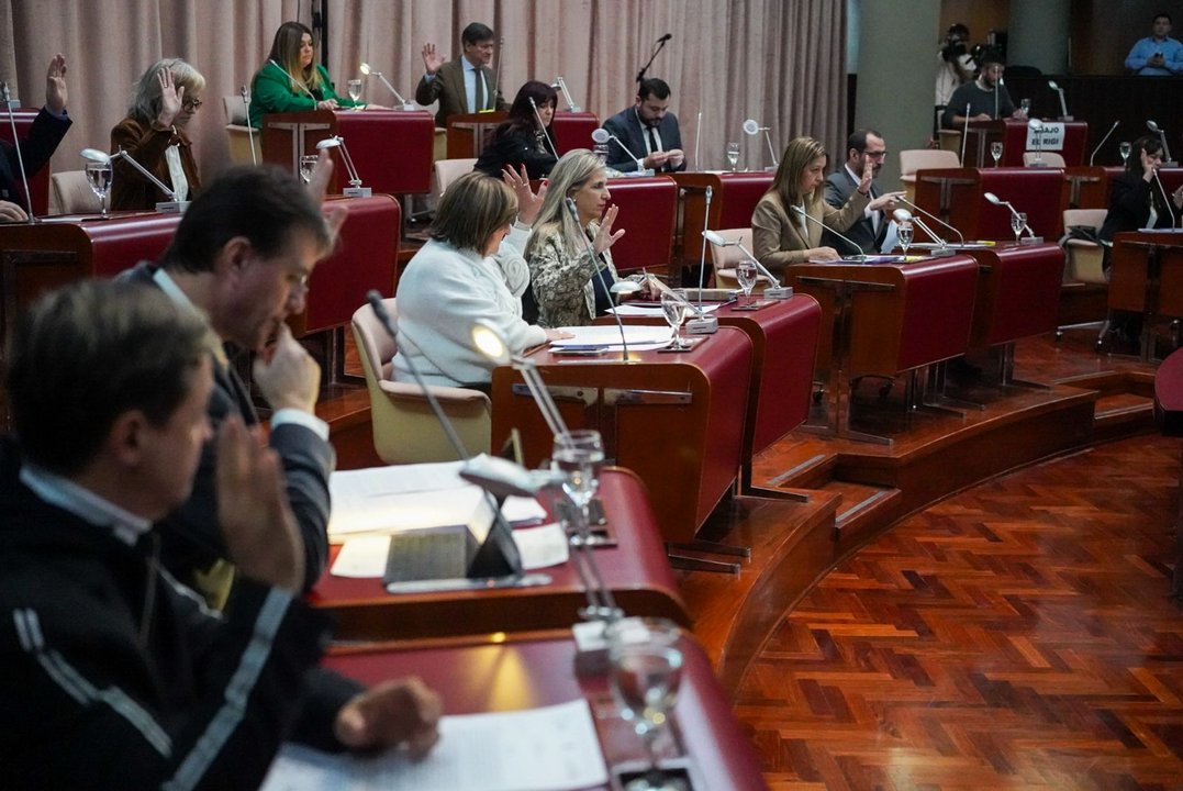 noticiaspuertosantacruz.com.ar - Imagen extraida de: https://adnsur.com.ar/policiales---judiciales/despues-de-un-aspero-debate-y-sin-apoyo-opositor--la-legislatura-aprobo-la-ley-de-educacion-financiera_a66a3dd48b4b1b6aa8b209386