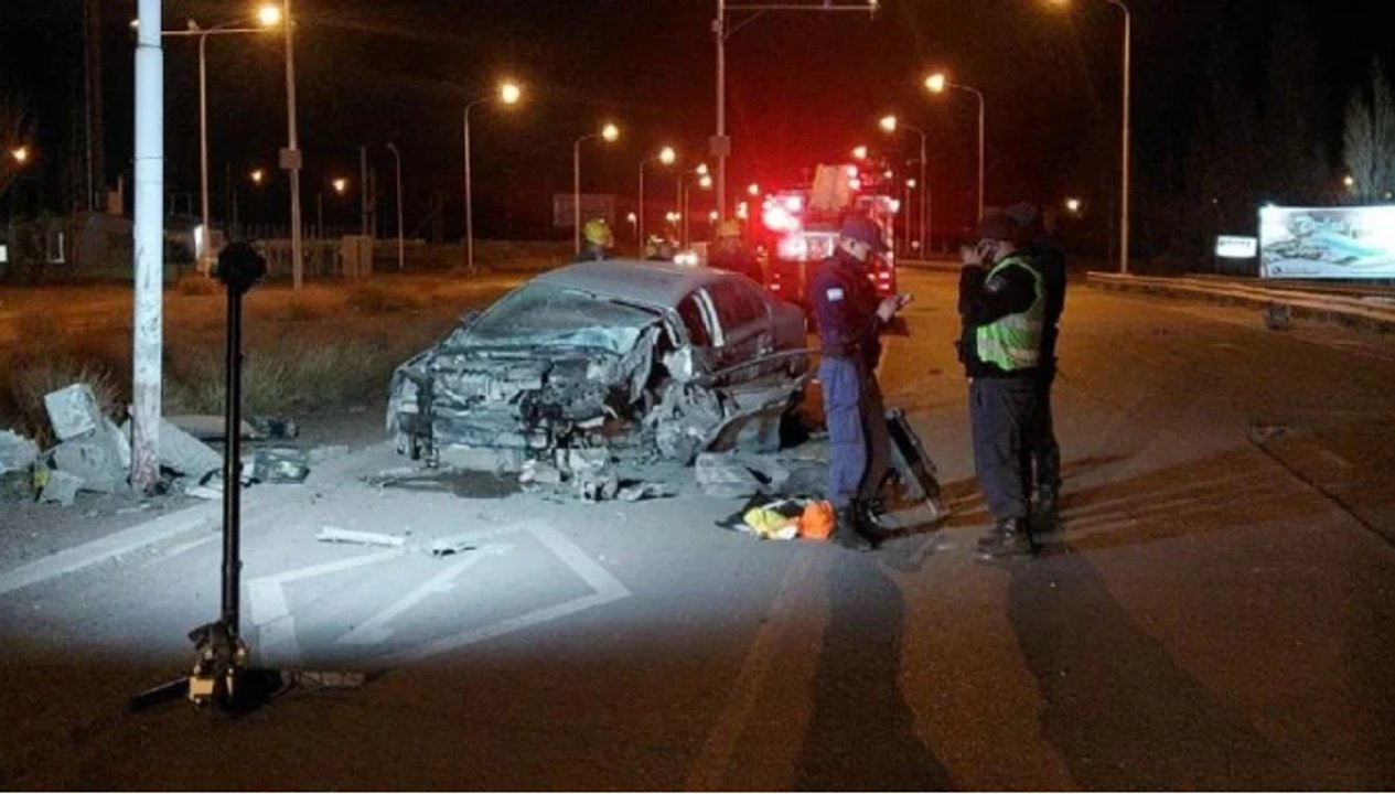 noticiaspuertosantacruz.com.ar - Imagen extraida de: https://adnsur.com.ar/sociedad/un-vecino-se-acerco-para-ayudar-en-un-accidente-de-ruta-7-y-le-robaron-el-celular_a66a685a3aa56f626689c2935