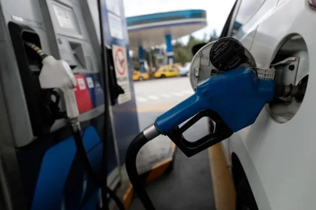 noticiaspuertosantacruz.com.ar - Imagen extraida de: https://adnsur.com.ar/sociedad/autodespacho-de-combustible---cuales-son-los-beneficios-y-que-pasara-con-los-playeros-_a679a61cde878828907e57523