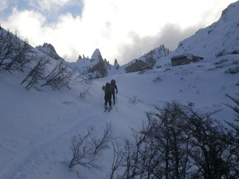 Avalancha en Bariloche: cuál es el estado de salud del esquiador que estuvo 11 horas sepultado en la nieve