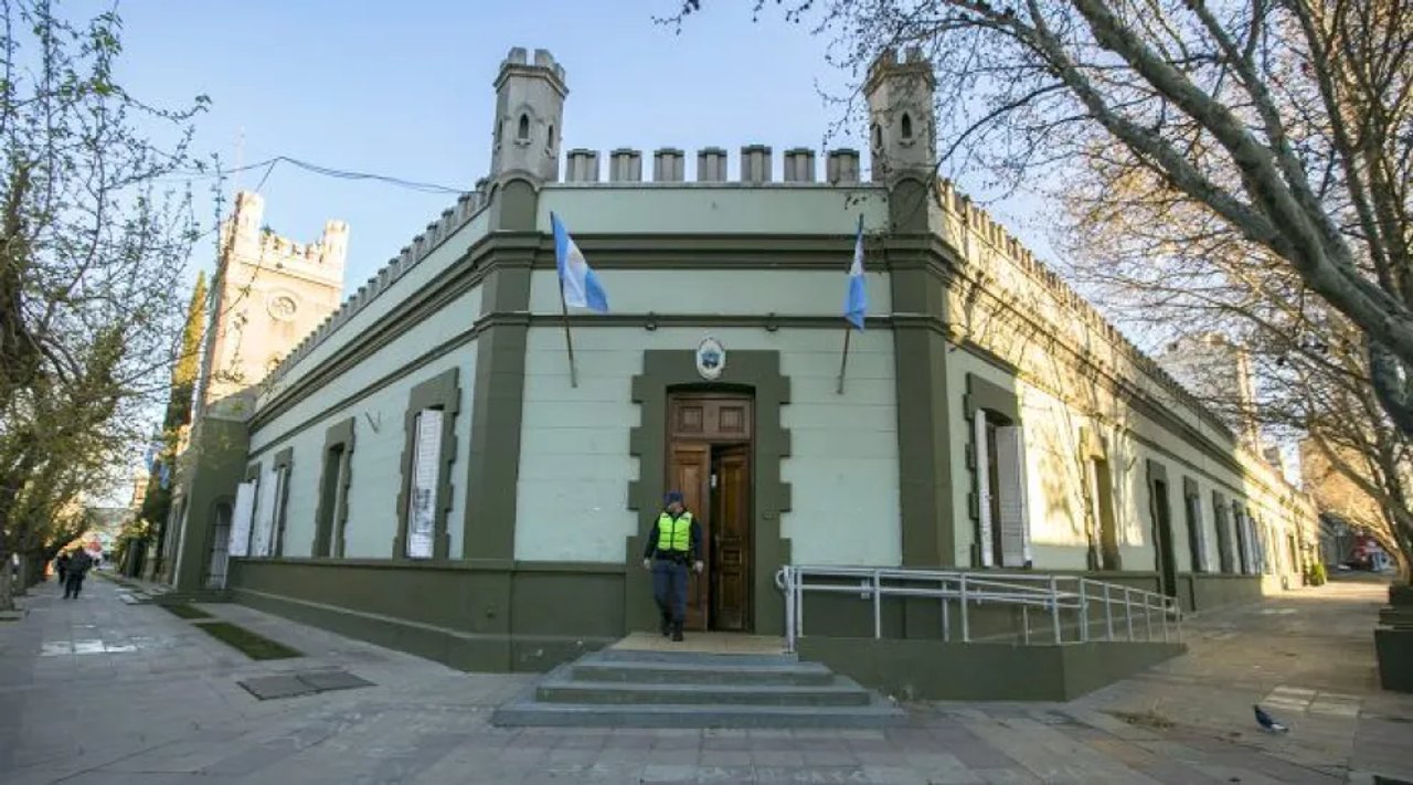 noticiaspuertosantacruz.com.ar - Imagen extraida de: https://adnsur.com.ar/sociedad/duelo-provincial-en-neuquen-por-el-fallecimiento-del-policia-enzo-zuniga_a6720348ac2a1422710510557