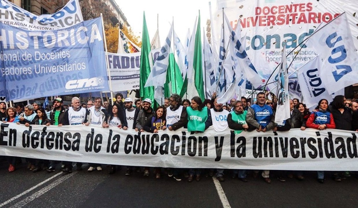 Docentes universitarios inician paro de 72 horas por salario y financiamiento