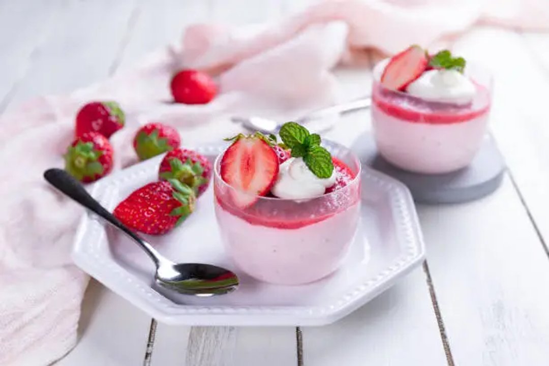 Receta de mousse de frutilla con merengue sin horno