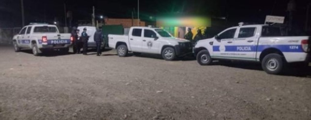 noticiaspuertosantacruz.com.ar - Imagen extraida de: https://adnsur.com.ar/policiales---judiciales/allanaron-un-kiosco-que-vendia-bebidas-fuera-del-horario-permitido-y-secuestraron-mas-de-60-litros-de-alcohol_a6730f900f6577b421537acfd