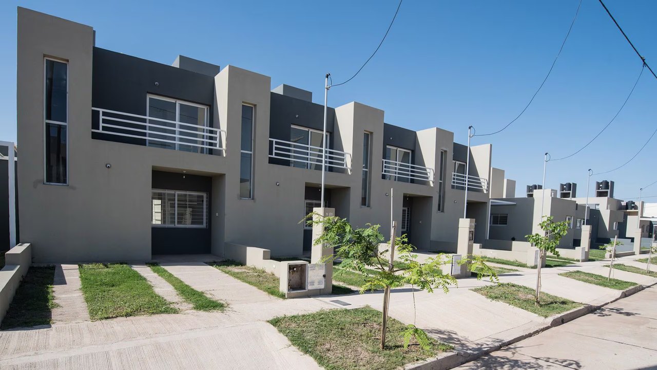 noticiaspuertosantacruz.com.ar - Imagen extraida de: https://adnsur.com.ar/sociedad/que-es-y-como-funciona-una-hipoteca-divisible--la-propuesta-para--proyectos-inmobiliarios-en-desarrollo-_a6732cc881859ce328456f9df